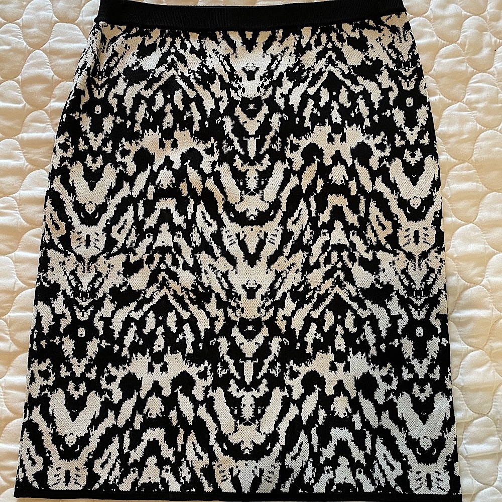 Carmen Marc Valvo knit skirt